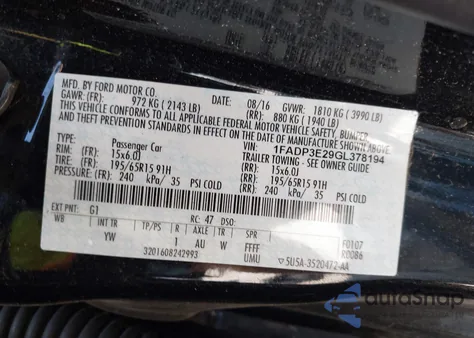 2016 Ford Focus S z USA, uszkodzony, nr VIN 1FADP3E29GL378194